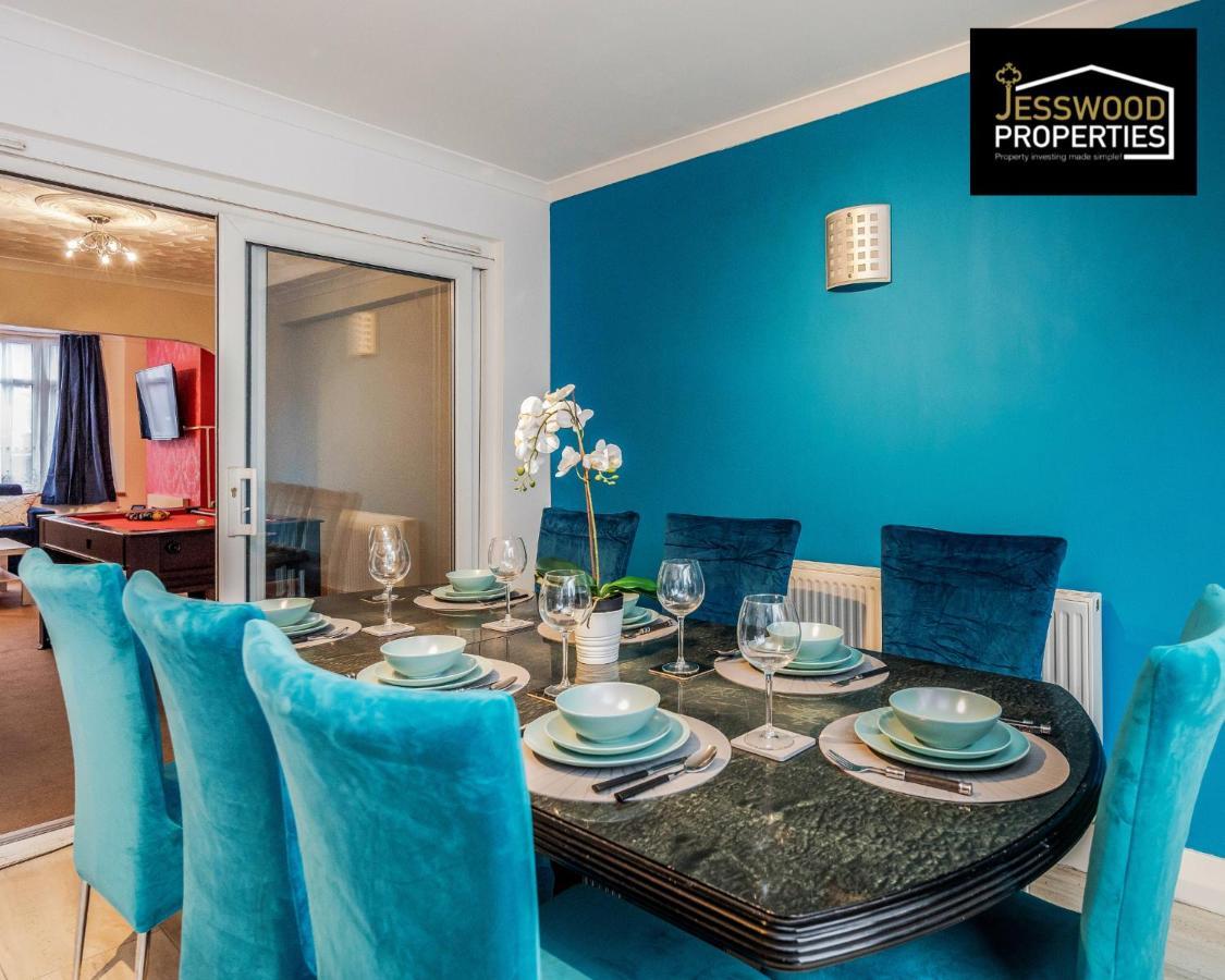 Large 6 Bedroom Contractor House By Jesswood Properties Shortlets For Groups, Business And Leisure With Free Parking, Wifi And Pool Table Лутон Экстерьер фото