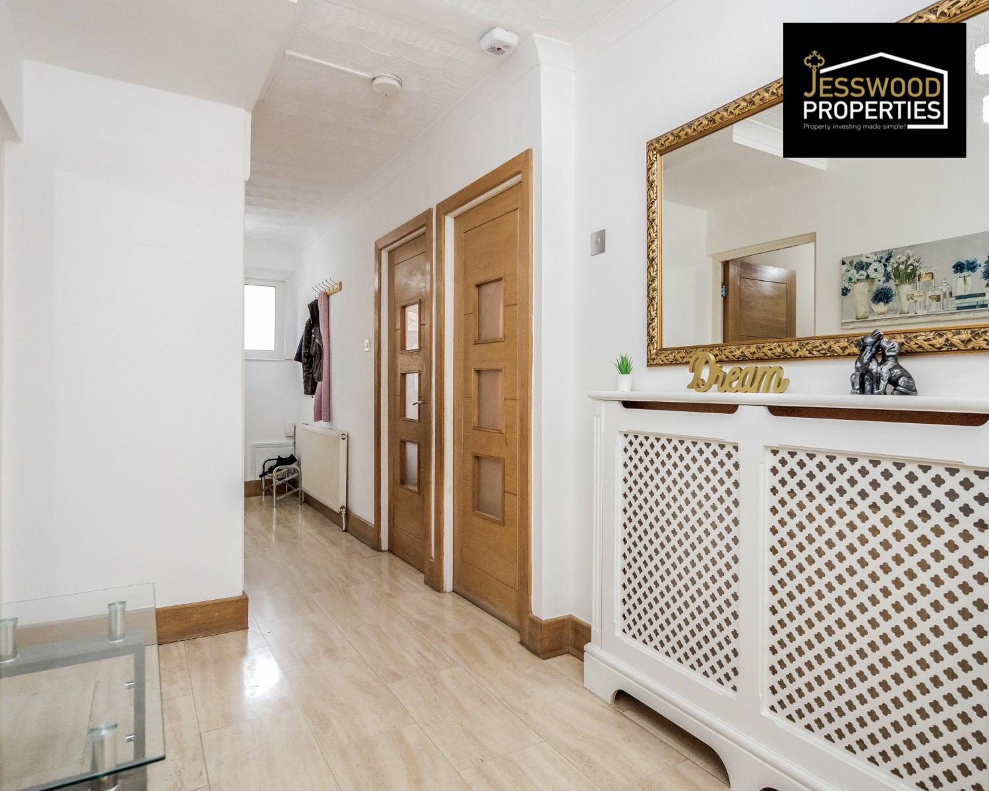 Large 6 Bedroom Contractor House By Jesswood Properties Shortlets For Groups, Business And Leisure With Free Parking, Wifi And Pool Table Лутон Экстерьер фото