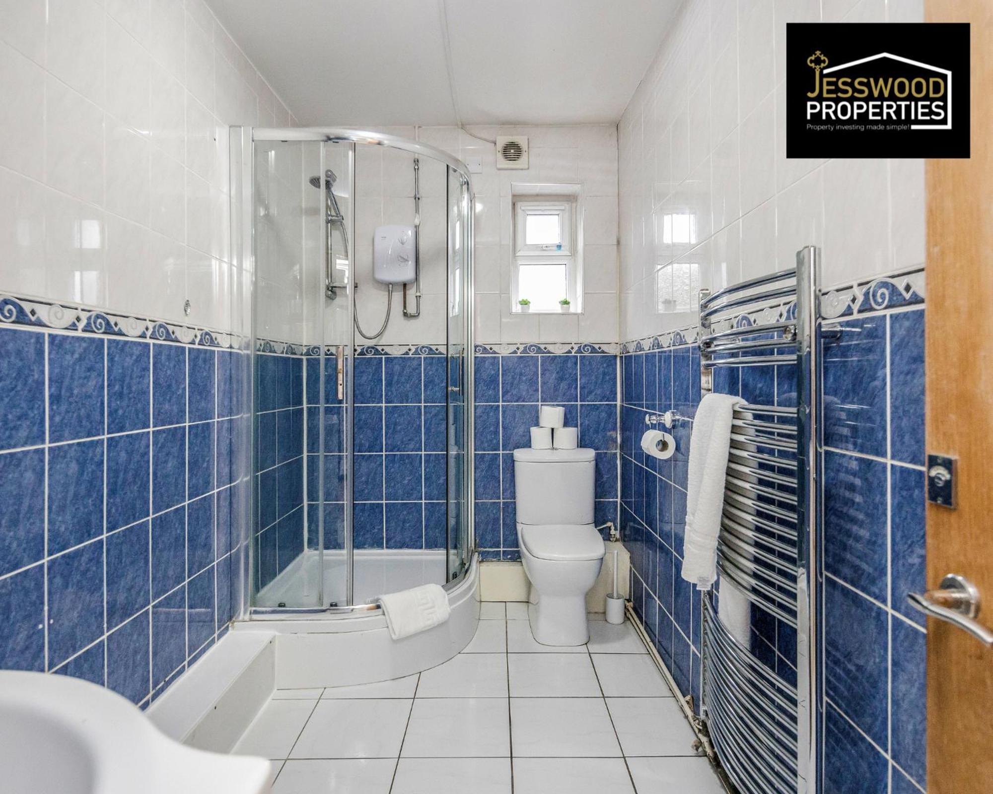 Large 6 Bedroom Contractor House By Jesswood Properties Shortlets For Groups, Business And Leisure With Free Parking, Wifi And Pool Table Лутон Экстерьер фото